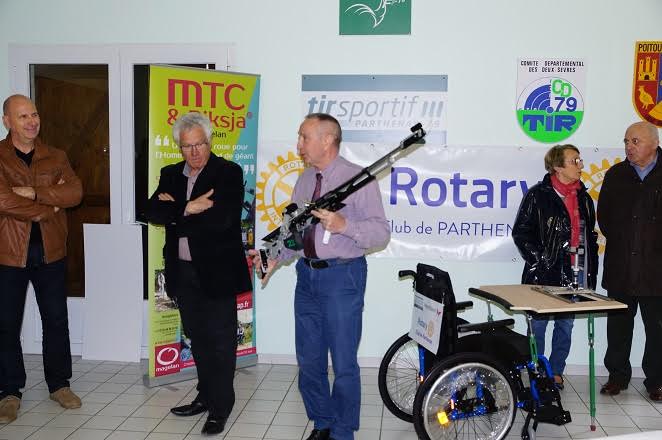 Hubert Petorin Président du Rotary Club de Parthenay et Alain Soueix, Président du Club de Tir de Parthenay